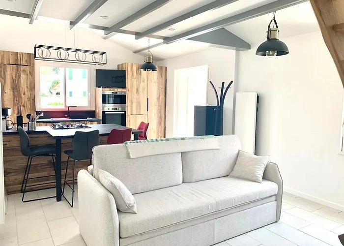 Capucine Jolie Maison Proche *